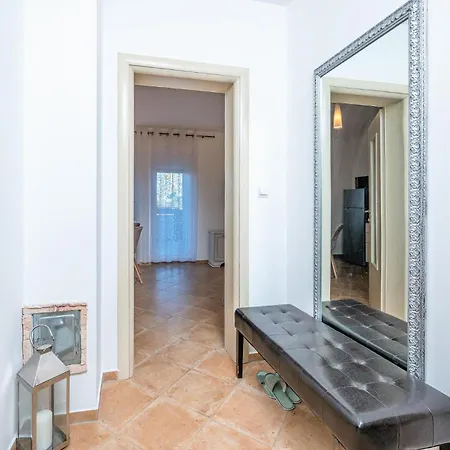 1 Bedroom Cozy In *