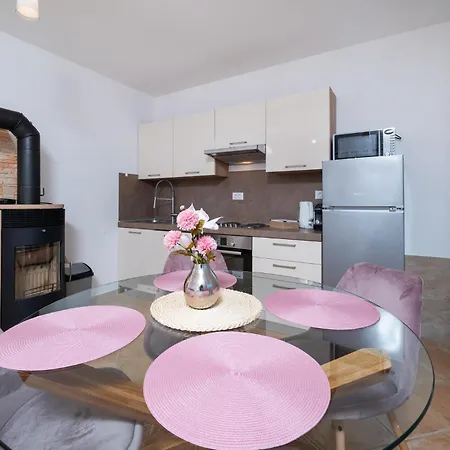 1 Bedroom Cozy In * Valbandon