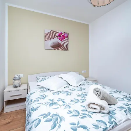 1 Bedroom Cozy In Lägenhet *