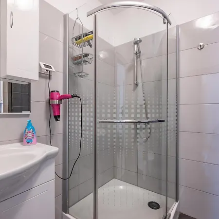 1 Bedroom Cozy In * Valbandon